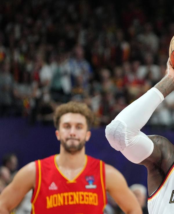 Dennis Schröder (Deutschland) beim Freiwurf.