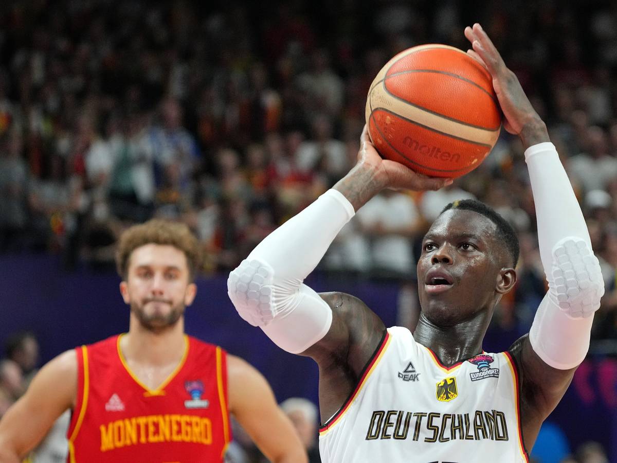Dennis Schröder (Deutschland) beim Freiwurf.
