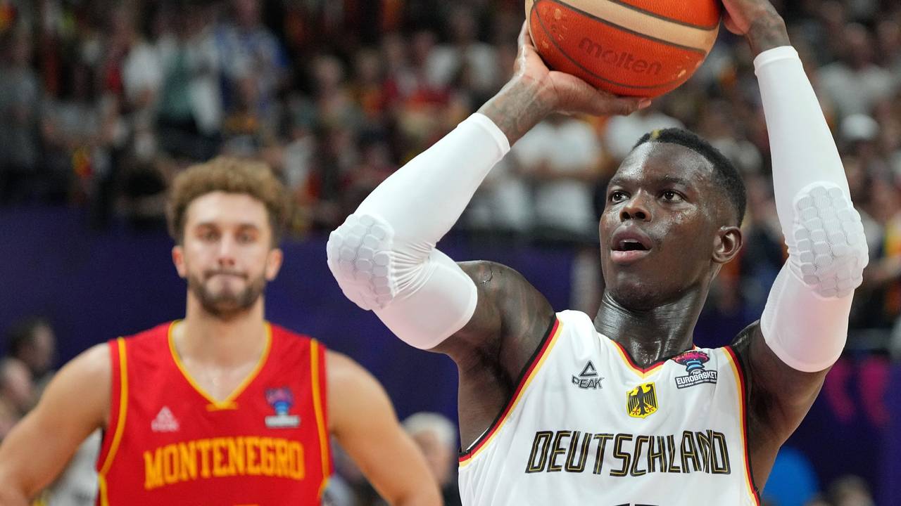 Dennis Schröder (Deutschland) beim Freiwurf.