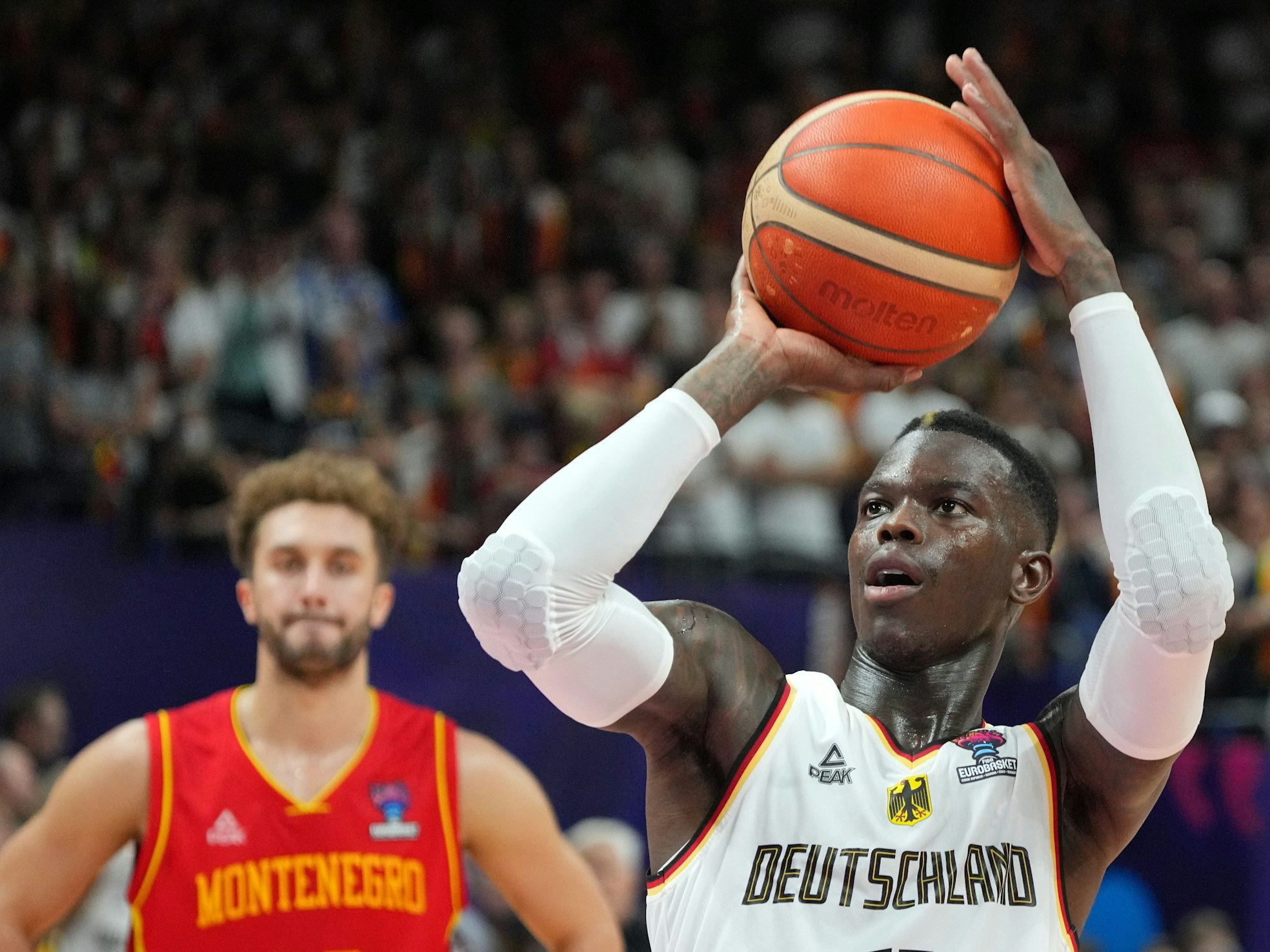Dennis Schröder (Deutschland) beim Freiwurf.