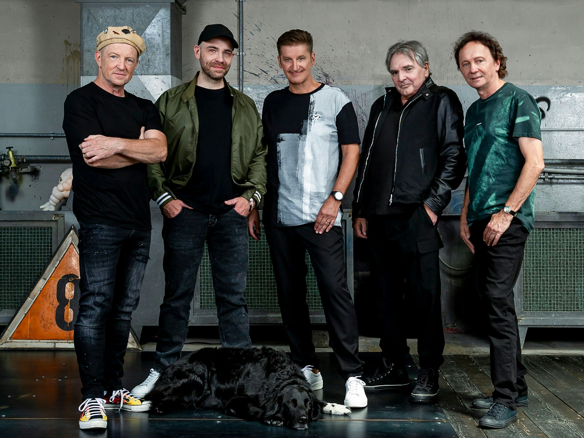 Die Band PUR steht zum Foto zusammen.