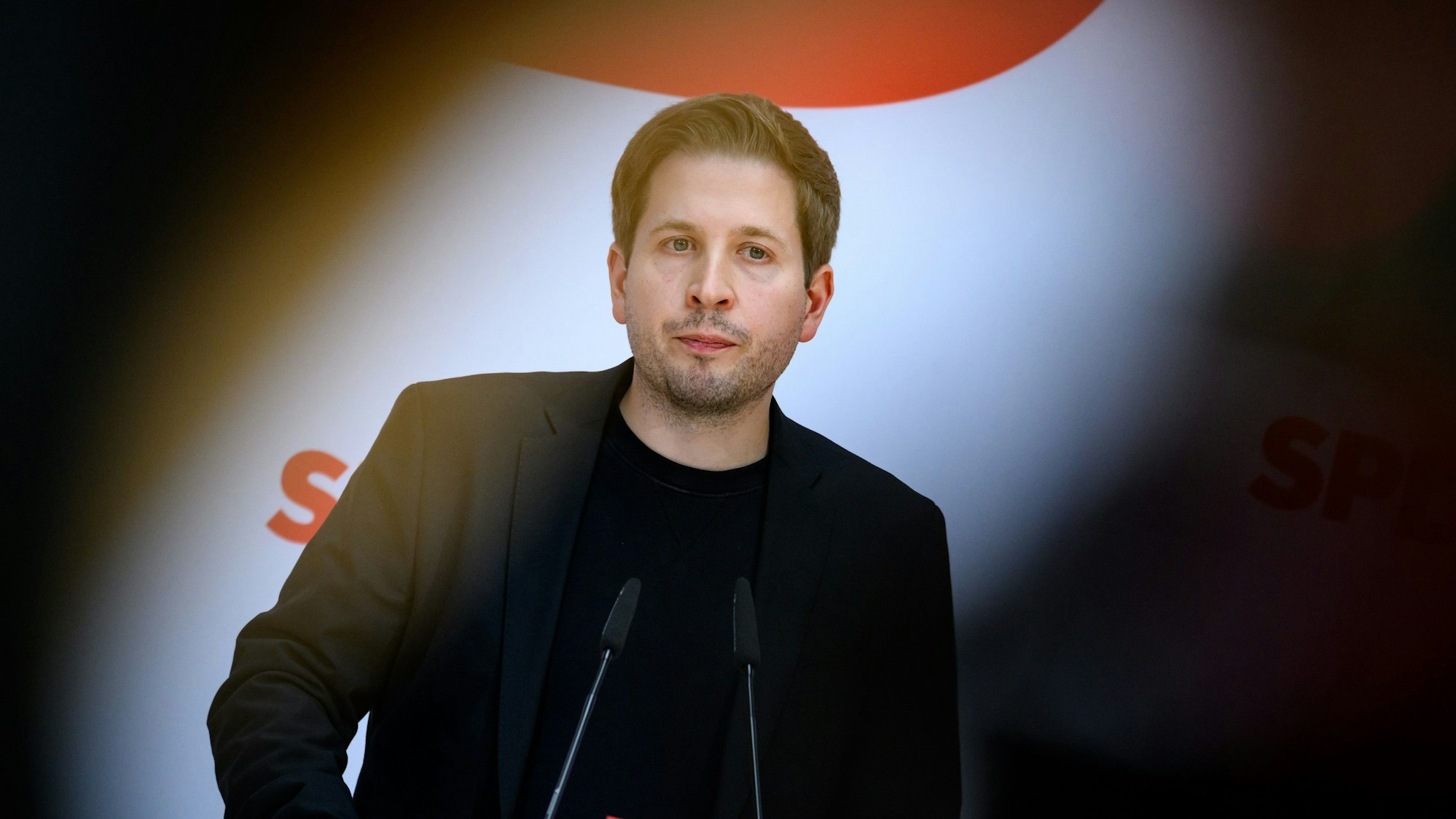 Kevin Kühnert, SPD-Generalsekretär, äußert sich bei einer Pressekonferenz nach der SPD-Präsidiumssitzung im Willy-Brandt-Haus. +++ dpa-Bildfunk +++