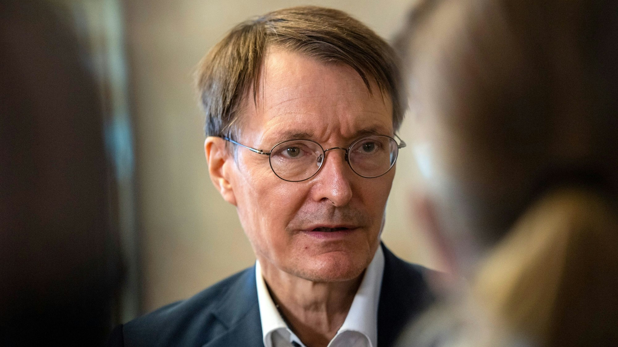 Gesundheitsminister Karl Lauterbach (hier am Sonntag, 11. September, bei einem Besuch in Jerusalem) spricht im RTL-Interview Klartext zum Krisen-Herbst.