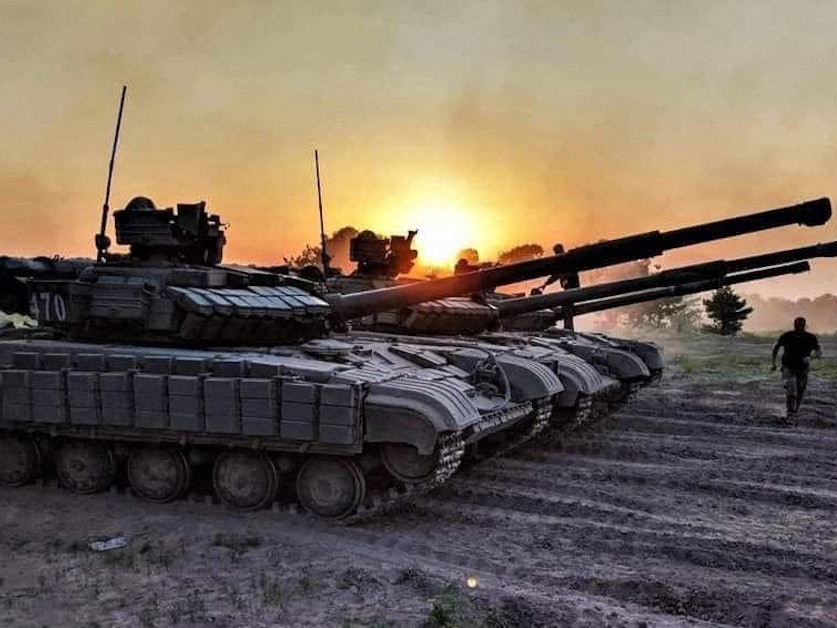 Dieses vom ukrainischen Verteidigungsministerium am 12. September 2022 veröffentlichte Bild zeigt eine Panzerkolonne der ukrainischen Armee während einer Gegenoffensive. Wo das Bild genau entstanden ist, ist unklar.