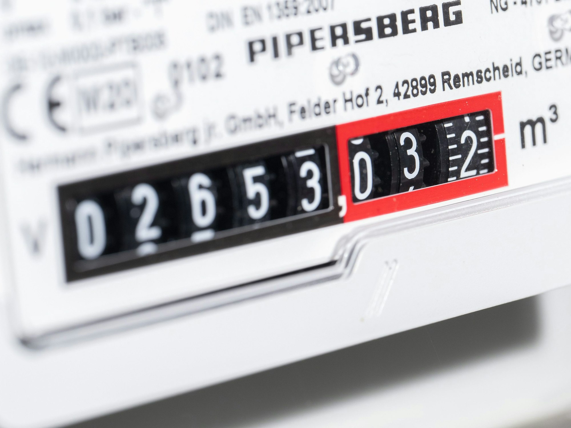 Der Gasverbrauch wird auf dem Gaszähler eines privaten Haushaltes angezeigt.