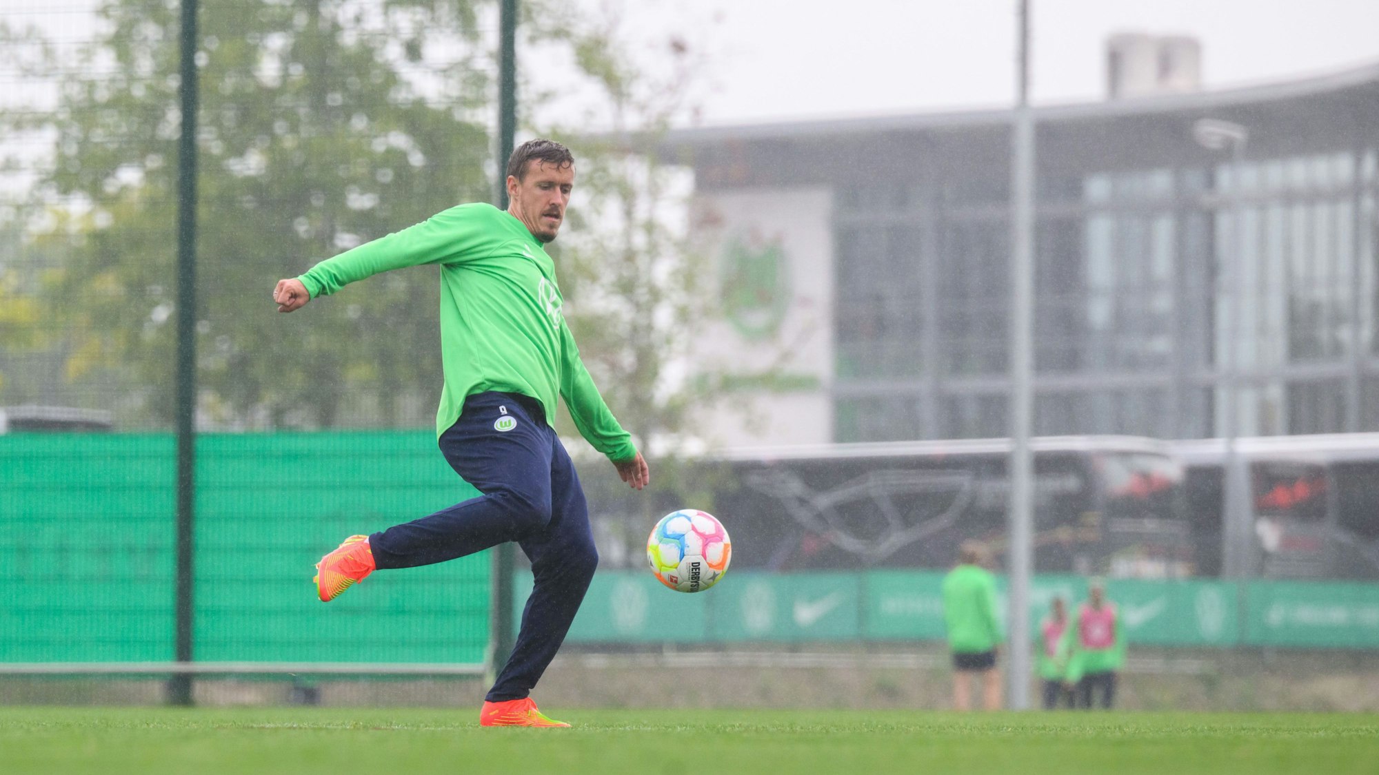 Max Kruse hat vier Tage nach seiner sportlichen Ausbootung beim VfL Wolfsburg wieder am Mannschaftstraining des Fußball-Bundesligisten teilgenommen.