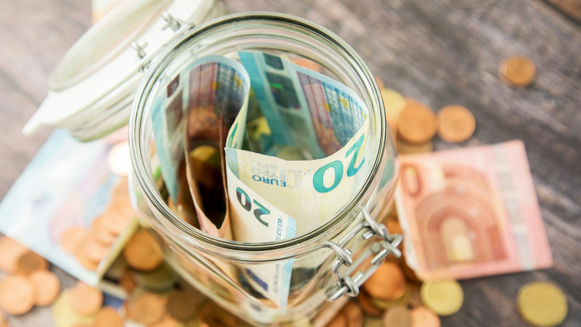 Gas, Strom, Lebensmittel – alles ist extrem teuer, sparen ist für viele unmöglich. Eine aktuelle Schock-Berechnung zeigt, dass viele Haushalte derzeit ihr ganzes Einkommen verbrauchen.