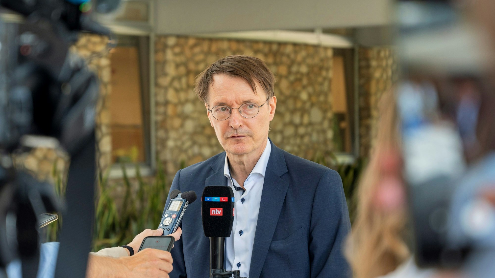 Die Ministerin schießt mit scharfen Worten gegen Bundesgesundheitsminister Karl Lauterbach (hier am 13. September in Israel).