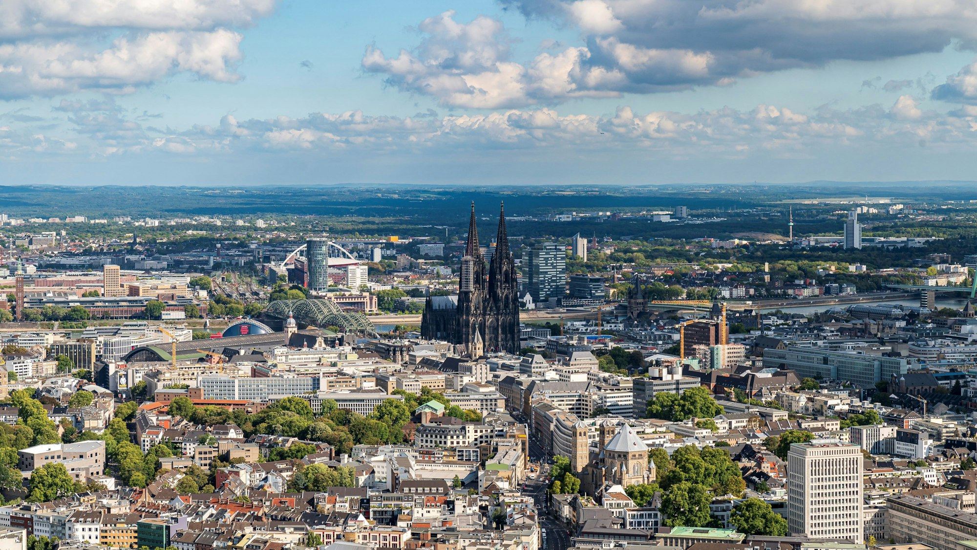 Kölner Stadtpanorama, im Zentrum der Dom.