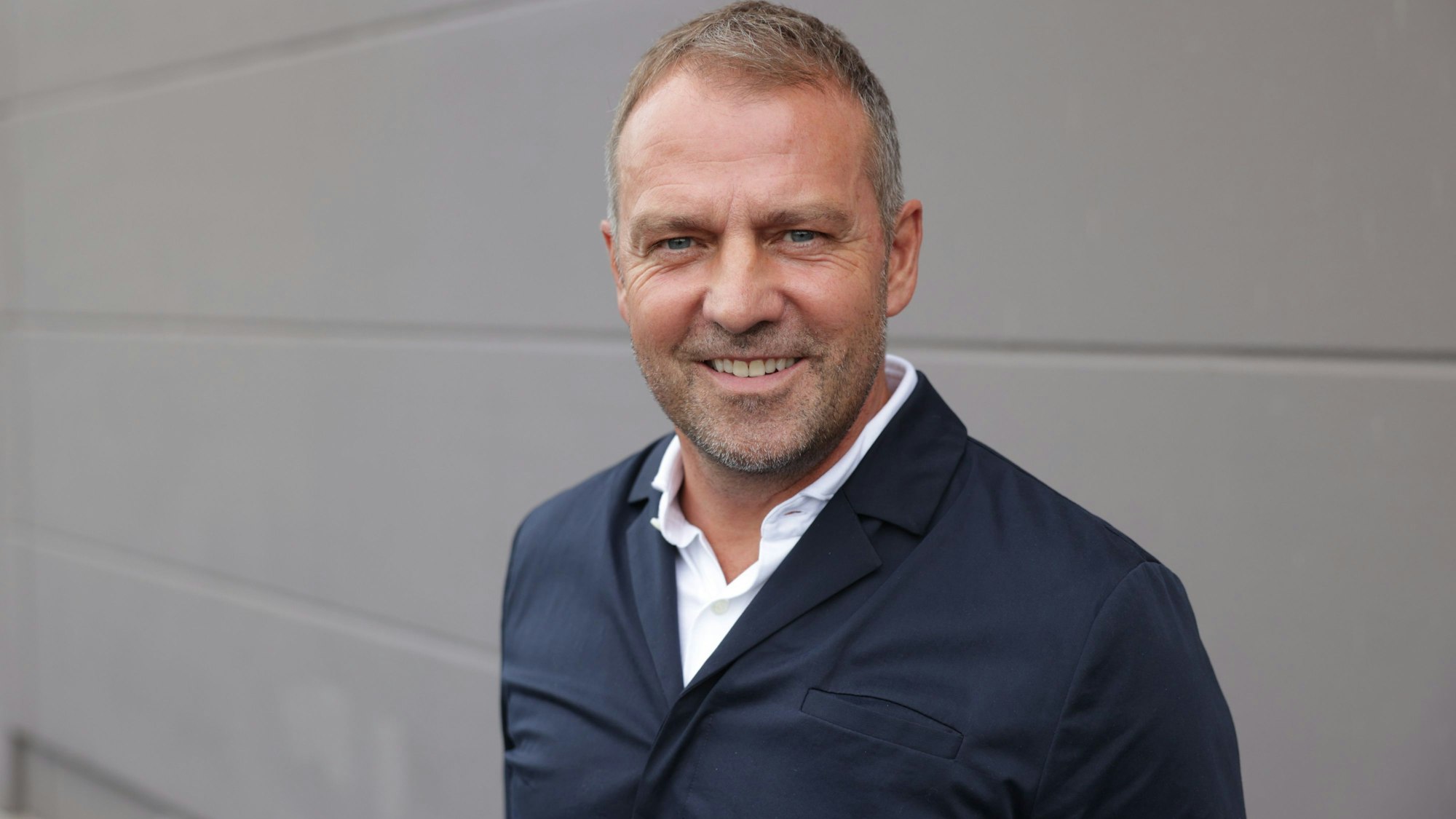 Bundestrainer Hansi Flick kommt zur Vorstellung neuer Amazon Prime Video Produktionen ins Spindler & Klatt.