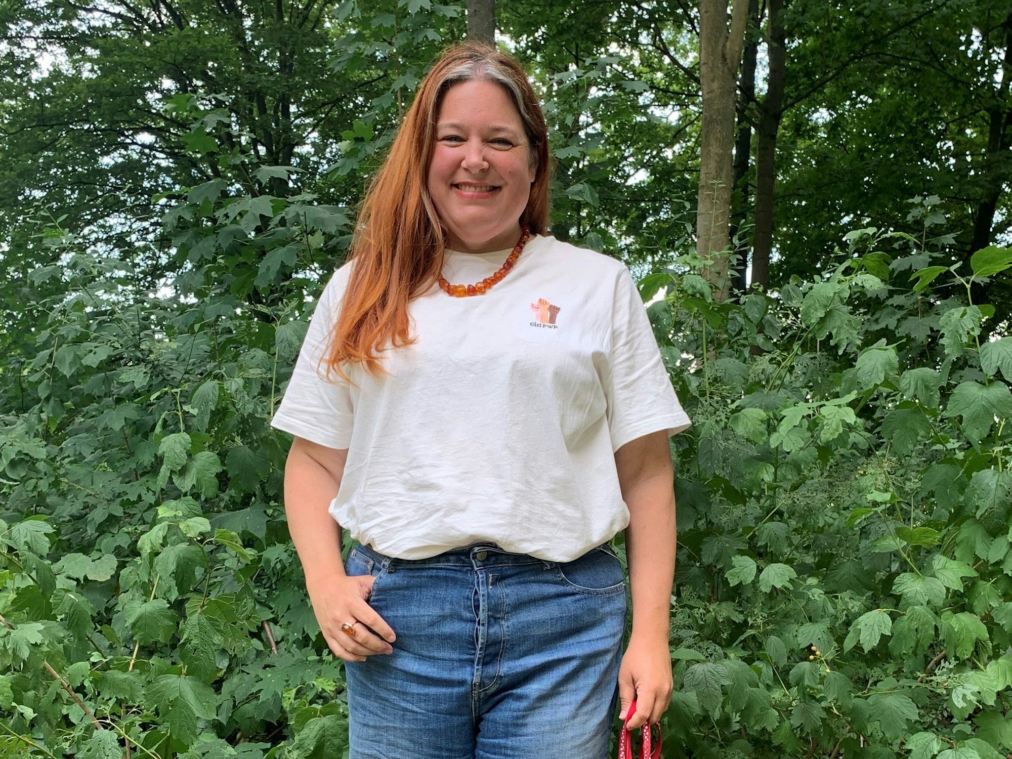 Schauspielerin Nadja Zwanziger ("Tatort") aus Rheinbach mit ihrer Hündin Emmeline in der Bonner Rheinaue