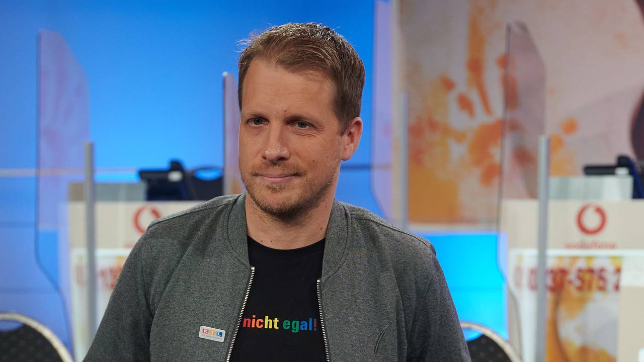 Der Komiker Oliver Pocher steht beim 25. RTL Spendenmarathon im Studio.
