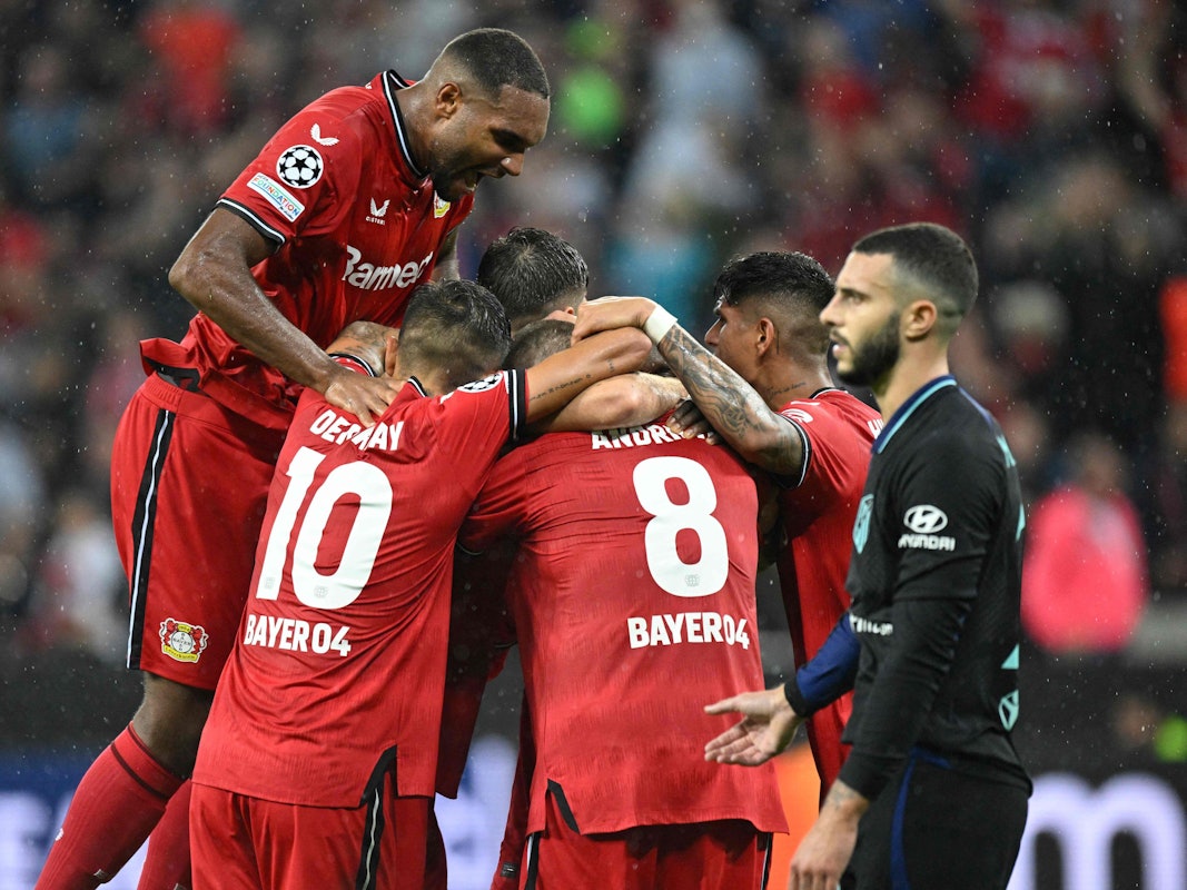 Bayer Leverkusen freut sich über einen Treffer gegen Atletico Madrid.