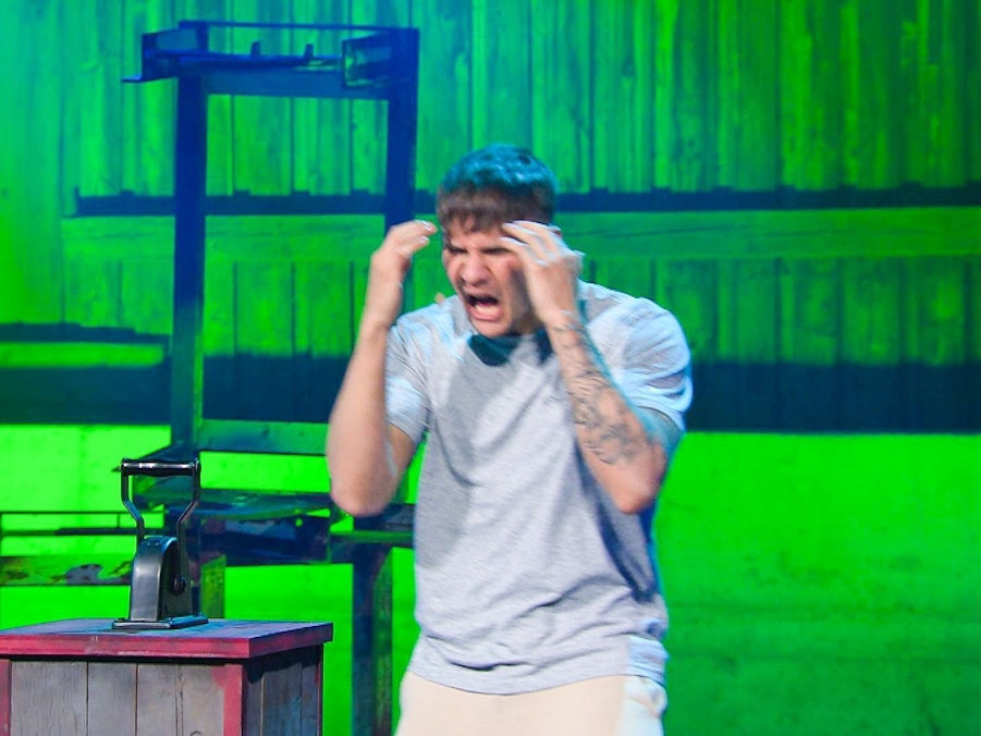 Marcel regt sich auf.