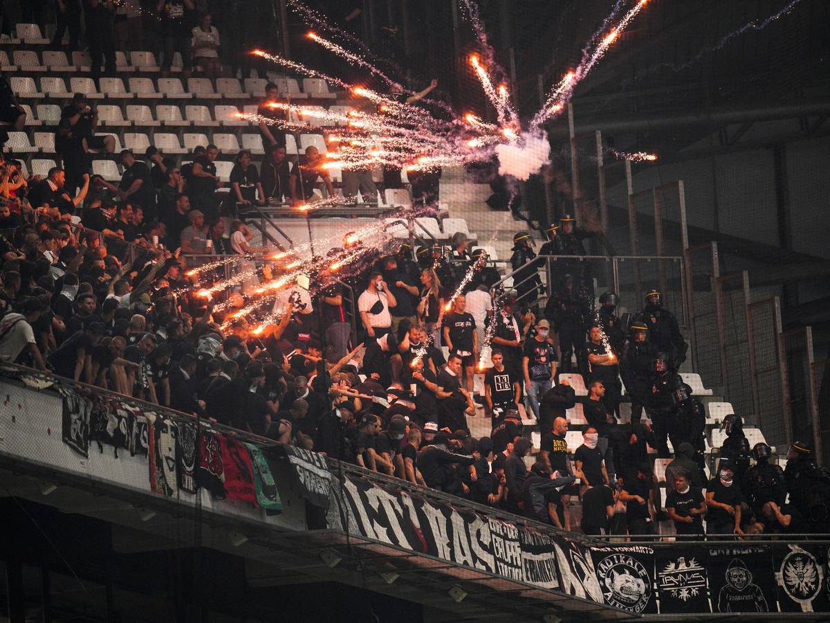 Tausende Fans von Eintracht Frankfurt besuchten das Auswärtsspiel in der Champions League am 13. September 2022 bei Olympique Marseille. Vor und im Stadion kam es dabei zu Ausschreitungen.