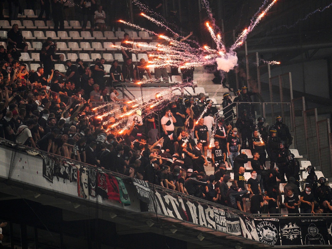 Tausende Fans von Eintracht Frankfurt besuchten das Auswärtsspiel in der Champions League am 13. September 2022 bei Olympique Marseille. Vor und im Stadion kam es dabei zu Ausschreitungen.