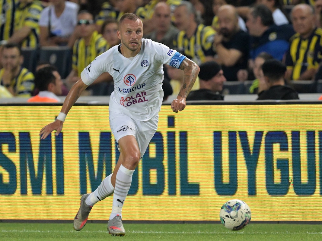 Michal Kadlec für den 1. FC Slovacko am Ball.