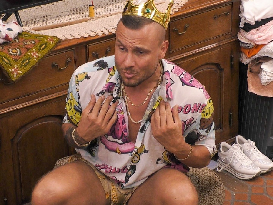 Sommerhaus der Stars 2022: Eric (im Bild) und Katha streiten.