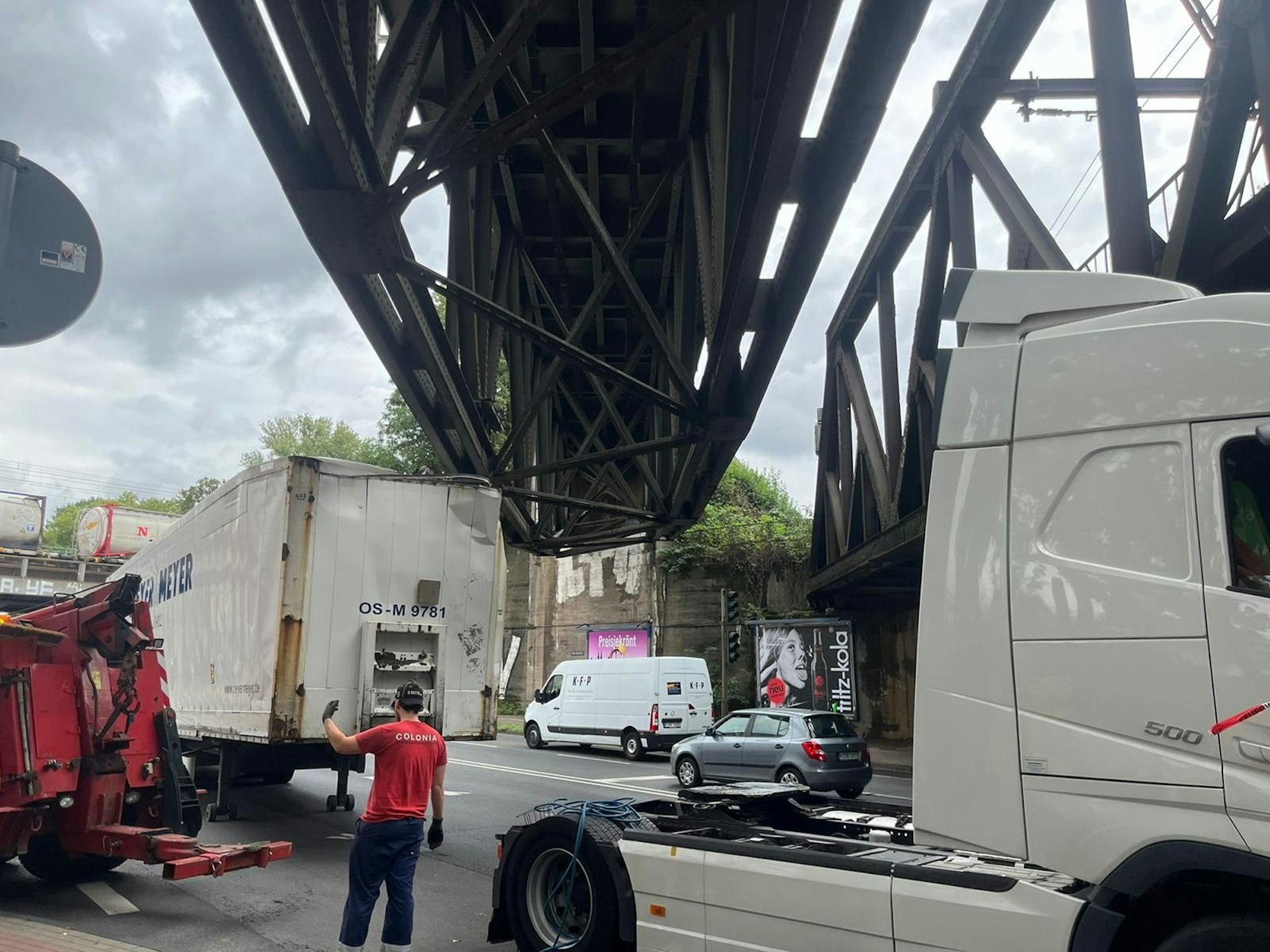 Die sogenannte Idiotenbrücke in Köln führt immer wieder zu Lkw-Unfällen.