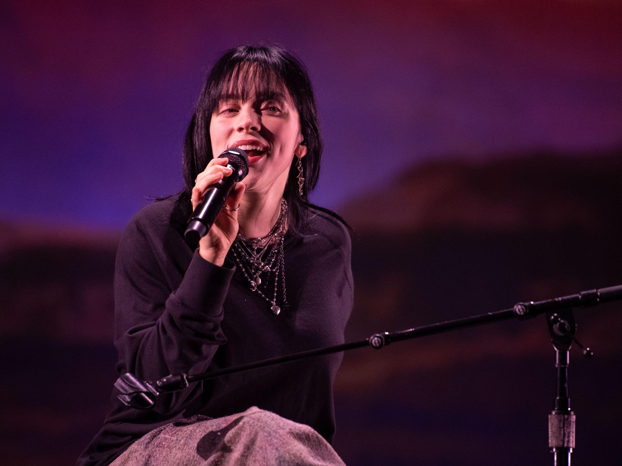 Billie Eilish, hier bei einem Konzert im Juni 2022, hat ein sehr intimes Foto mit ihren Fans geteilt.