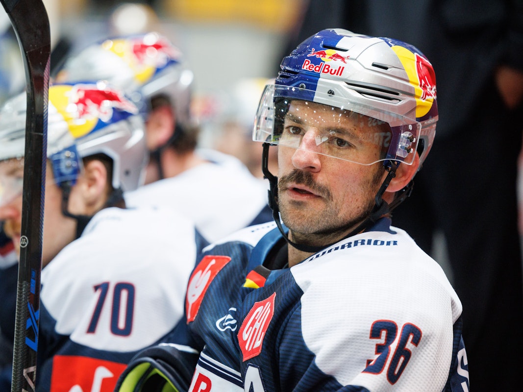 Yannic Seidenberg vom EHC Red Bull München, hier am 24. November 2021 am Rande des Champions-League-Spiels gegen HC Fribourg-Gottéron.