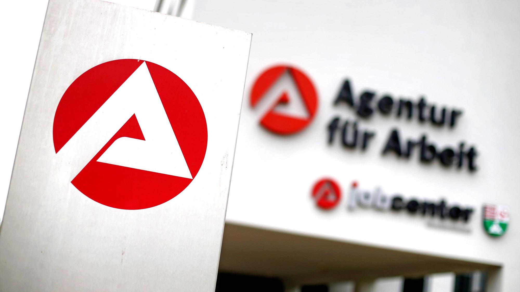 Ab Januar soll das neue Bürgergeld das bisherige Hartz-IV-System ablösen. Unser Foto zeigt ein Jobcenter in Sangerhausen (Sachsen-Anhalt).