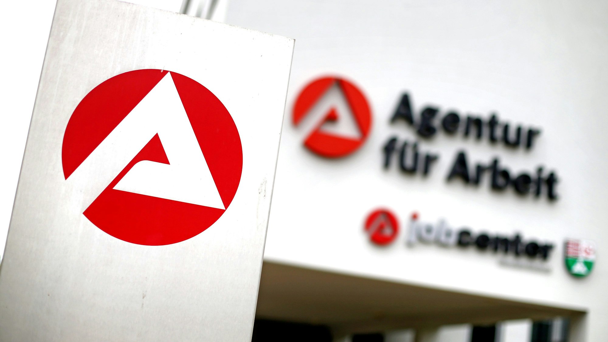 Ab Januar soll das neue Bürgergeld das bisherige Hartz-IV-System ablösen. Unser Foto zeigt ein Jobcenter in Sangerhausen (Sachsen-Anhalt).