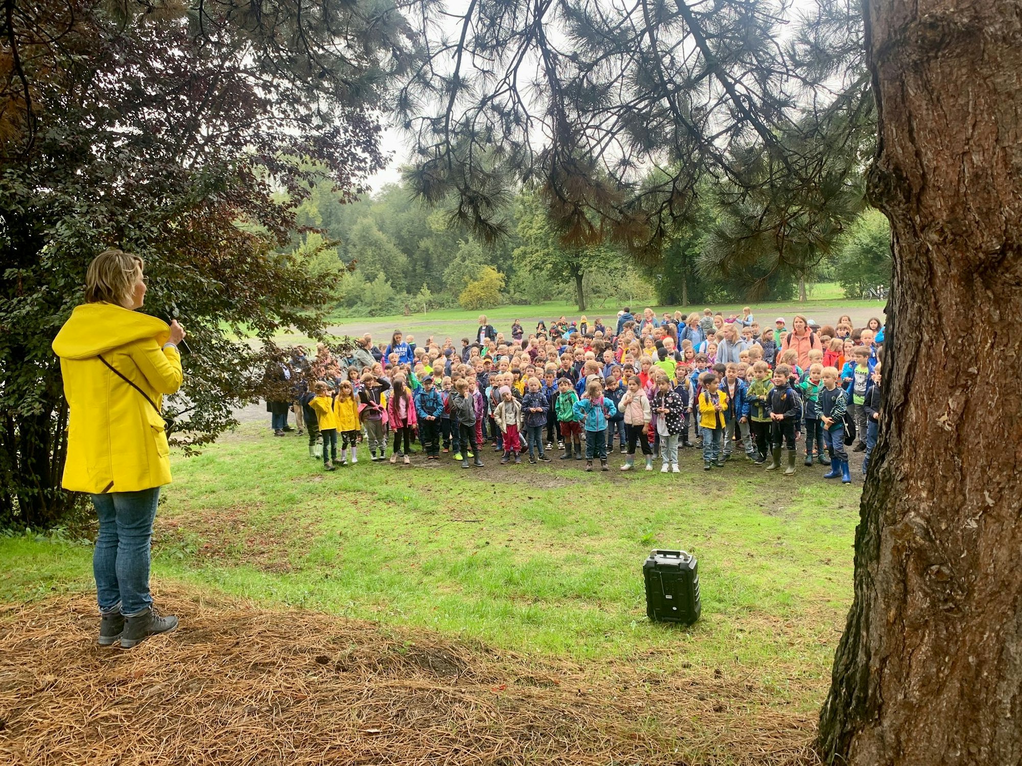 300 Kinder sind an der Groov, um Müll zu sammeln.