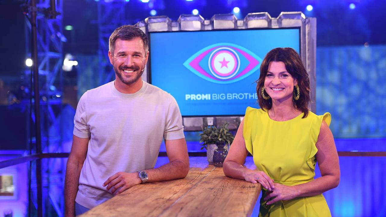 So wie hier im Jahr 2020 moderieren Jochen Schropp und Marlene Lufen „Promi Big Brother“ auch ab dem 18. November 2022 wieder.
