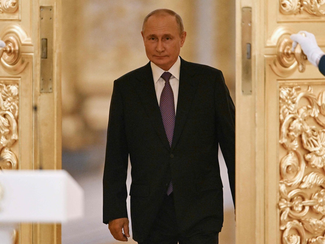 In Russland fordern immer mehr Kommunalabgeordnete wegen des Krieges in der Ukraine Putins Rücktritt. Hier ist der Kremlchef am 14. September in Moskau zu sehen.