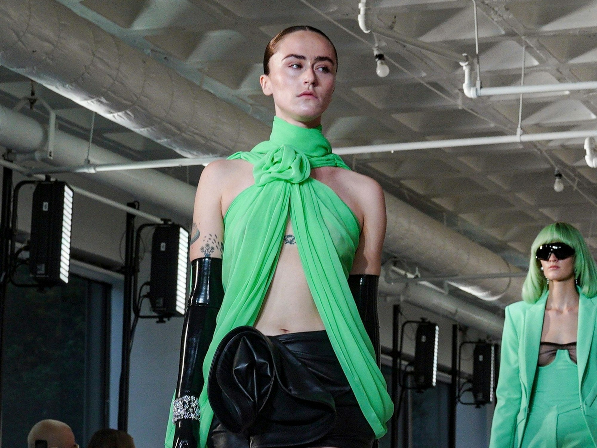 Das Model Ella Emhoff ließ während der New Yorker Fashionweek tief blicken. Das Foto entstand bei einer Modenschau am 10. September 2022.