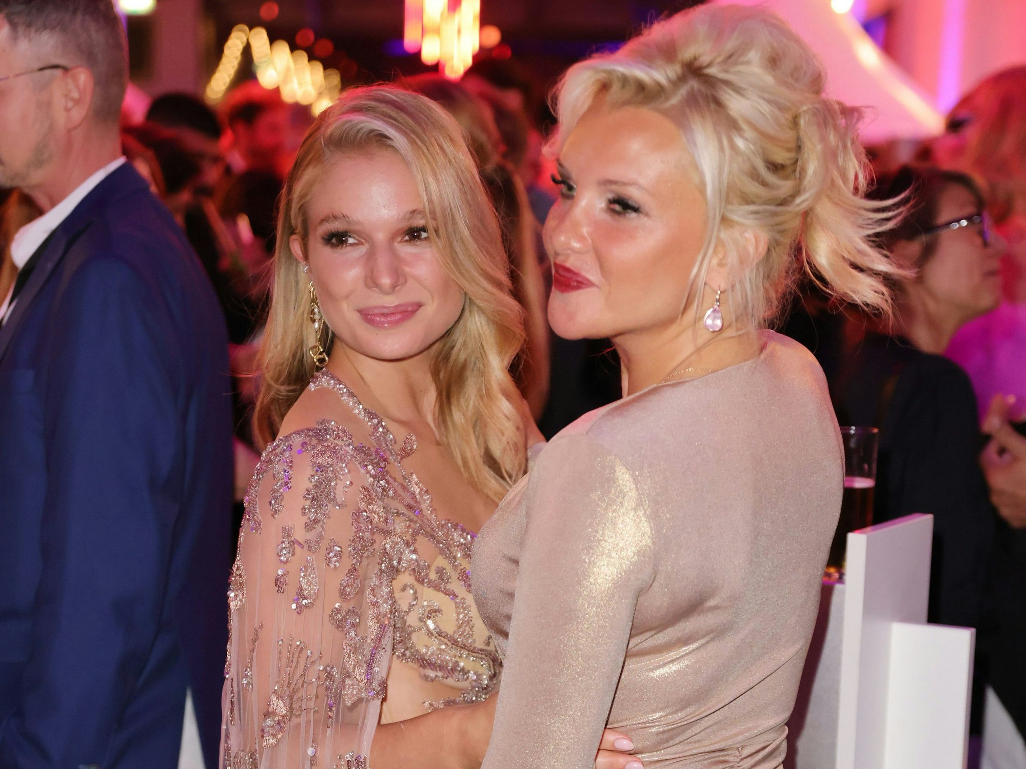 Lola Weippert und Evelyn Burdecki bei der Aftershow-Party.