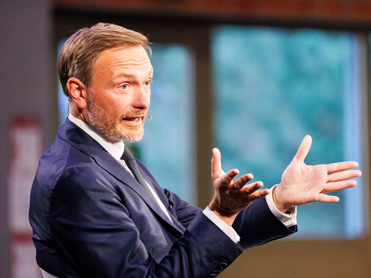 Bundesfinanzminister Christian Lindner (FDP) spricht am 15. September 2022 beim Talkformat „RND vor Ort“ vom Redaktionsnetzwerk Deutschland über die Inflation und die damit verbundenen Risiken.