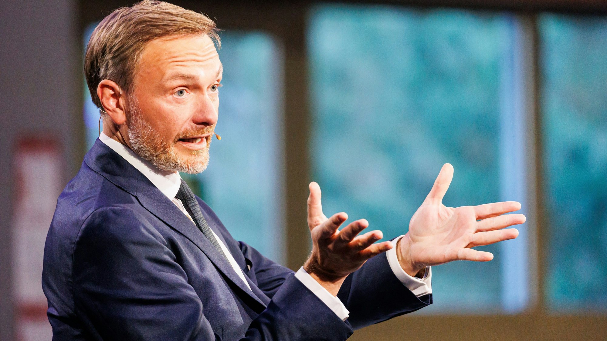 Bundesfinanzminister Christian Lindner (FDP) spricht am 15. September 2022 beim Talkformat „RND vor Ort“ vom Redaktionsnetzwerk Deutschland über die Inflation und die damit verbundenen Risiken.