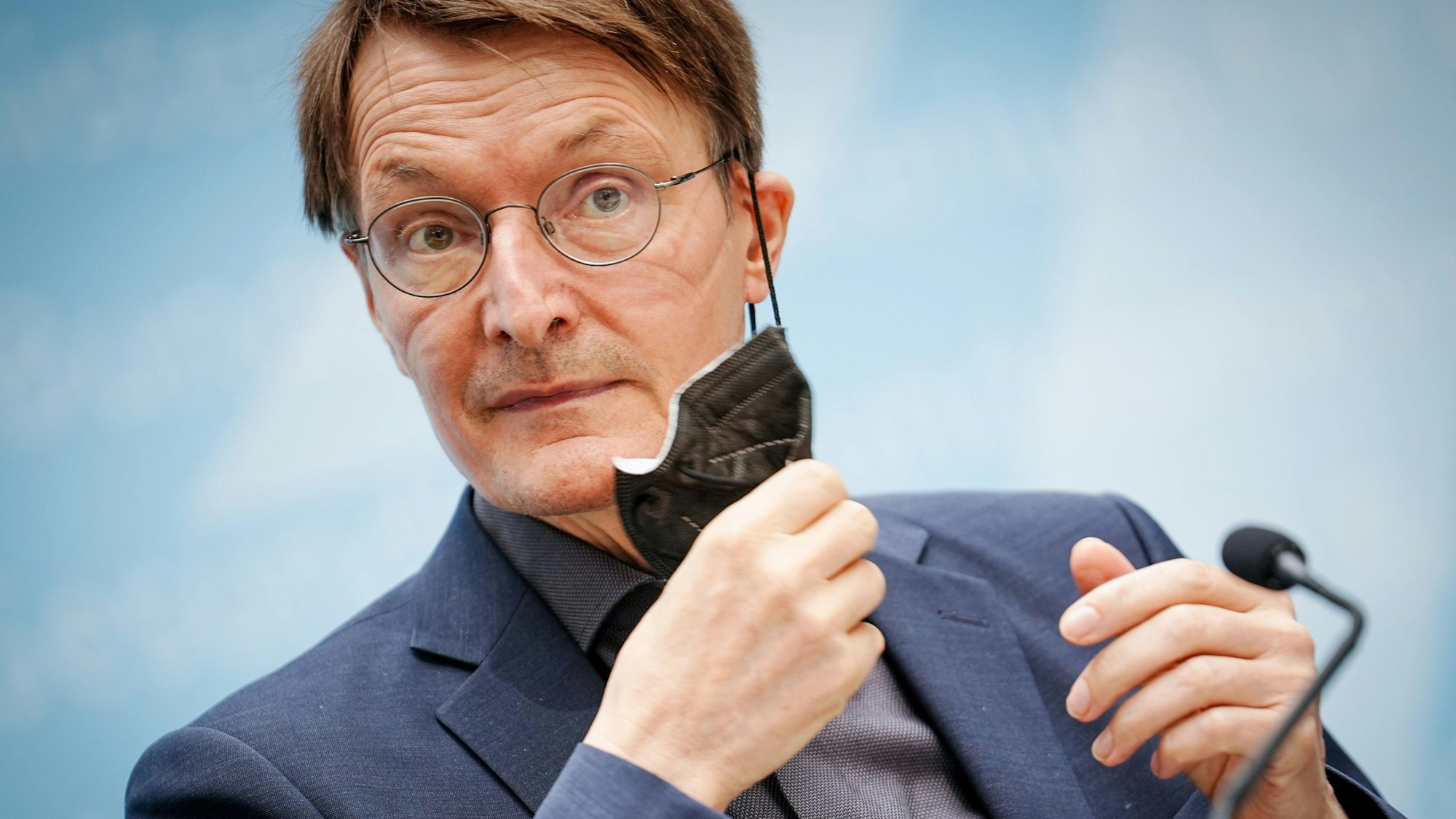 Das Gesundheitsamt des Berliner Bezirks Mitte ermittelt gegen Karl Lauterbach, hier ist er am 14. September in Berlin zu sehen.