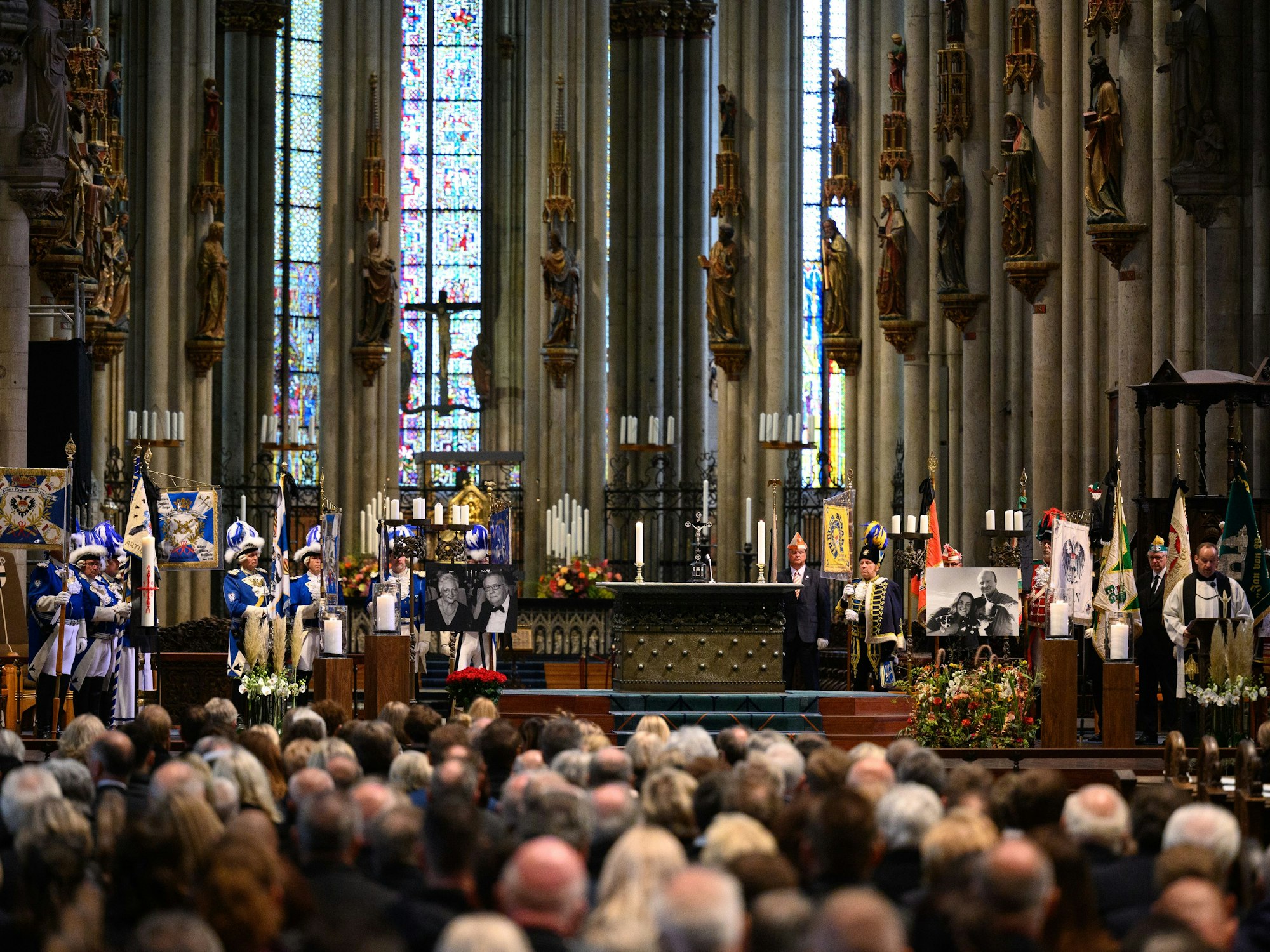 Der Gedenkgottesdienst im Kölner Dom für die Familien Griesemann und Völlmer.