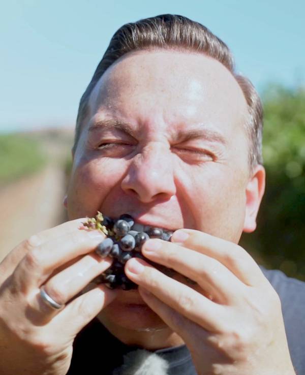 Tim Raue, Starkoch aus Berlin, war für seine TV-Show in einem Weinberg in Kapstadt.