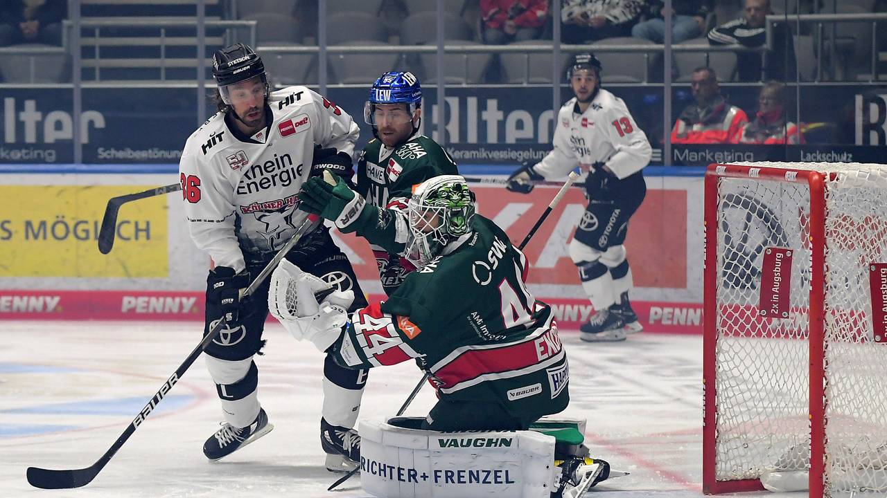 Andreas Thuresson (Kölner Haie) vor Augsburg-Keeper Dennis Endras.