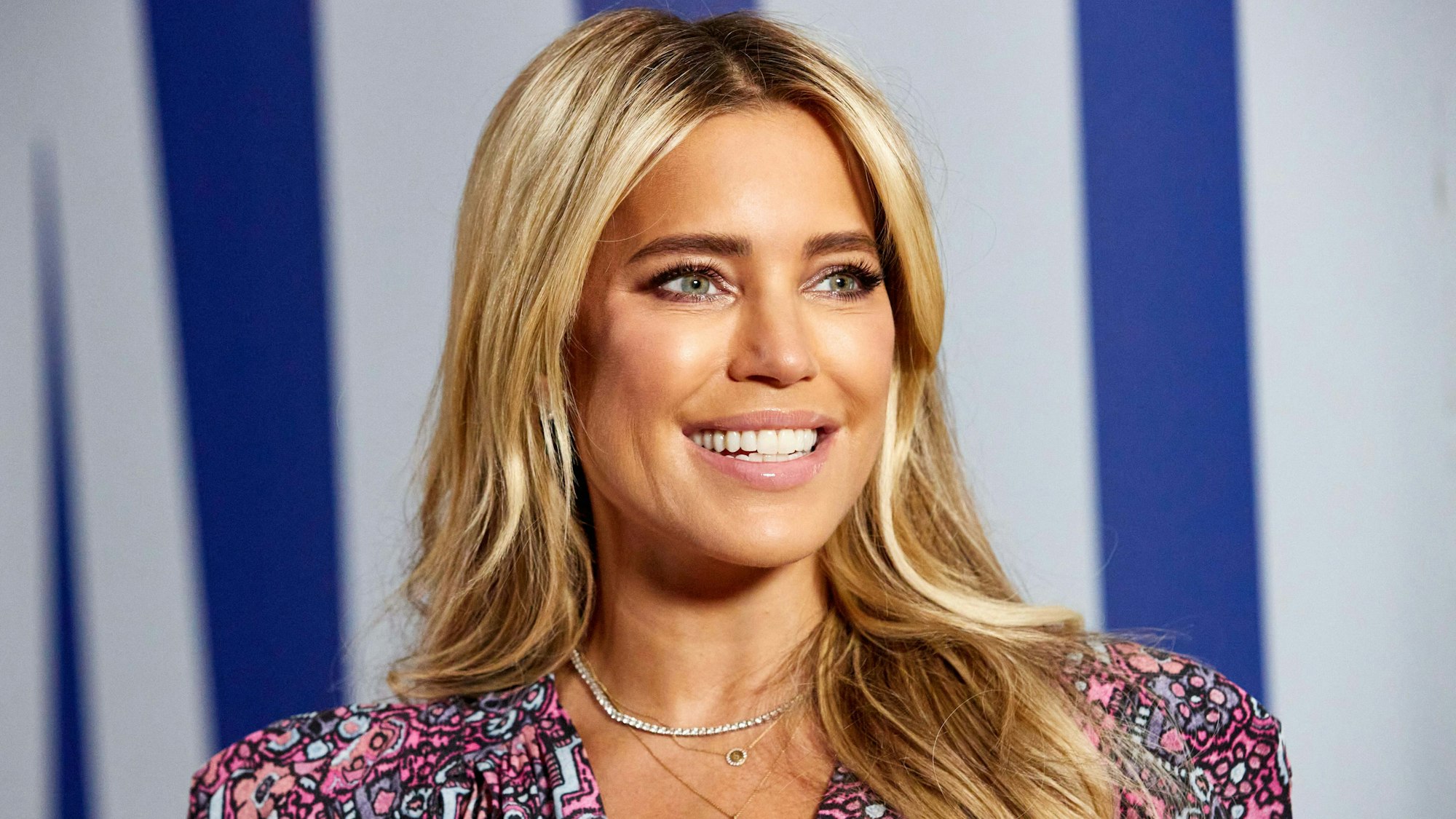 Die Moderatorin Sylvie Meis lächelt während einer Presse-Vorstellung ihrer vierten Brillen-Kollektion.