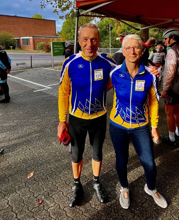 Gabi und Bruno Zollfrank im Trikotvon Stuabwolke Refrath.