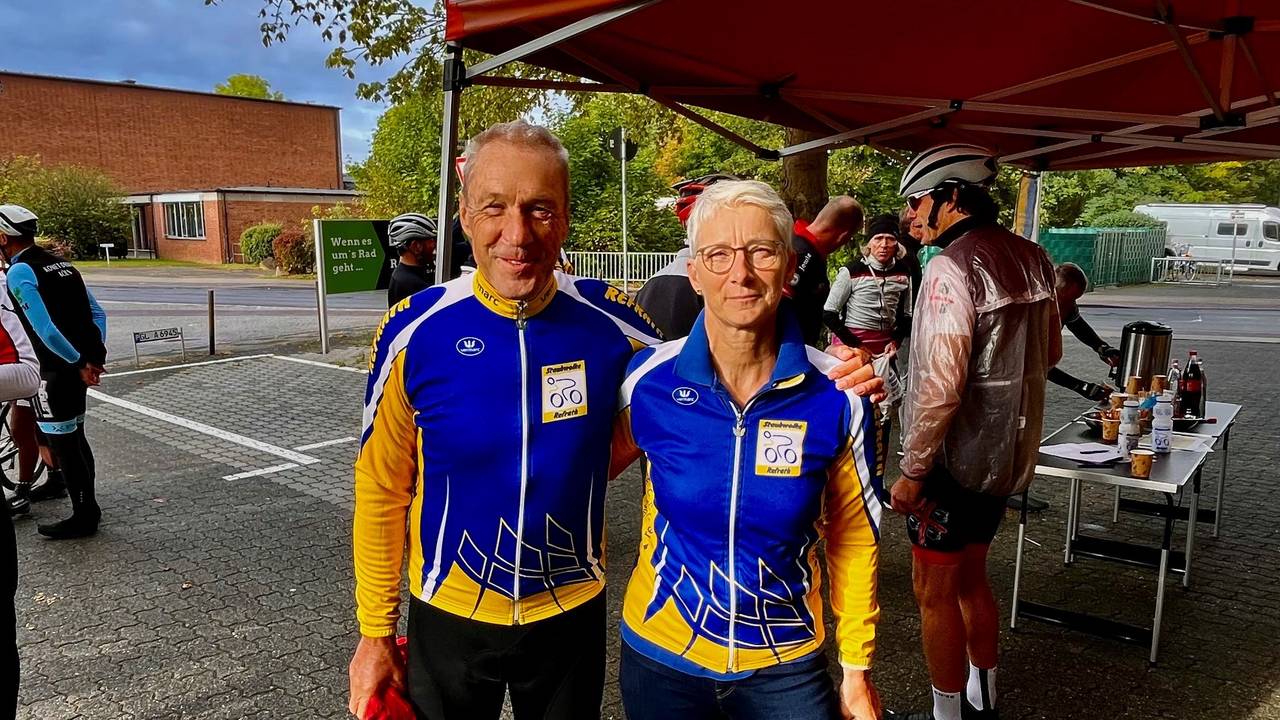 Gabi und Bruno Zollfrank im Trikotvon Stuabwolke Refrath.