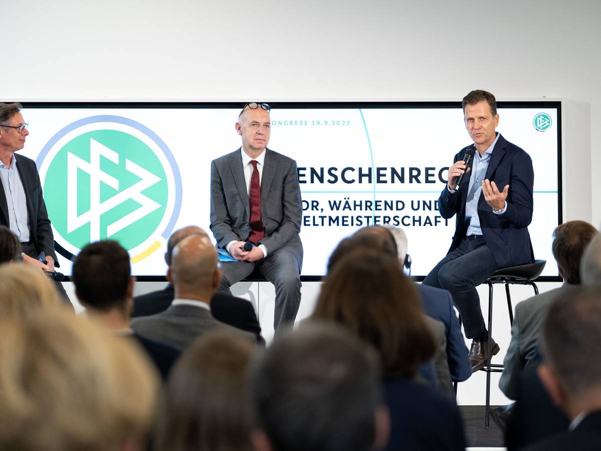 DFB-DFB-Kongress: Sport und Menschenrechte: Maßnahmen vor, während und nach der WM in Katar 2022,
Steffen Simon, Bernd Neuendorf, Oliver Bierhoff.