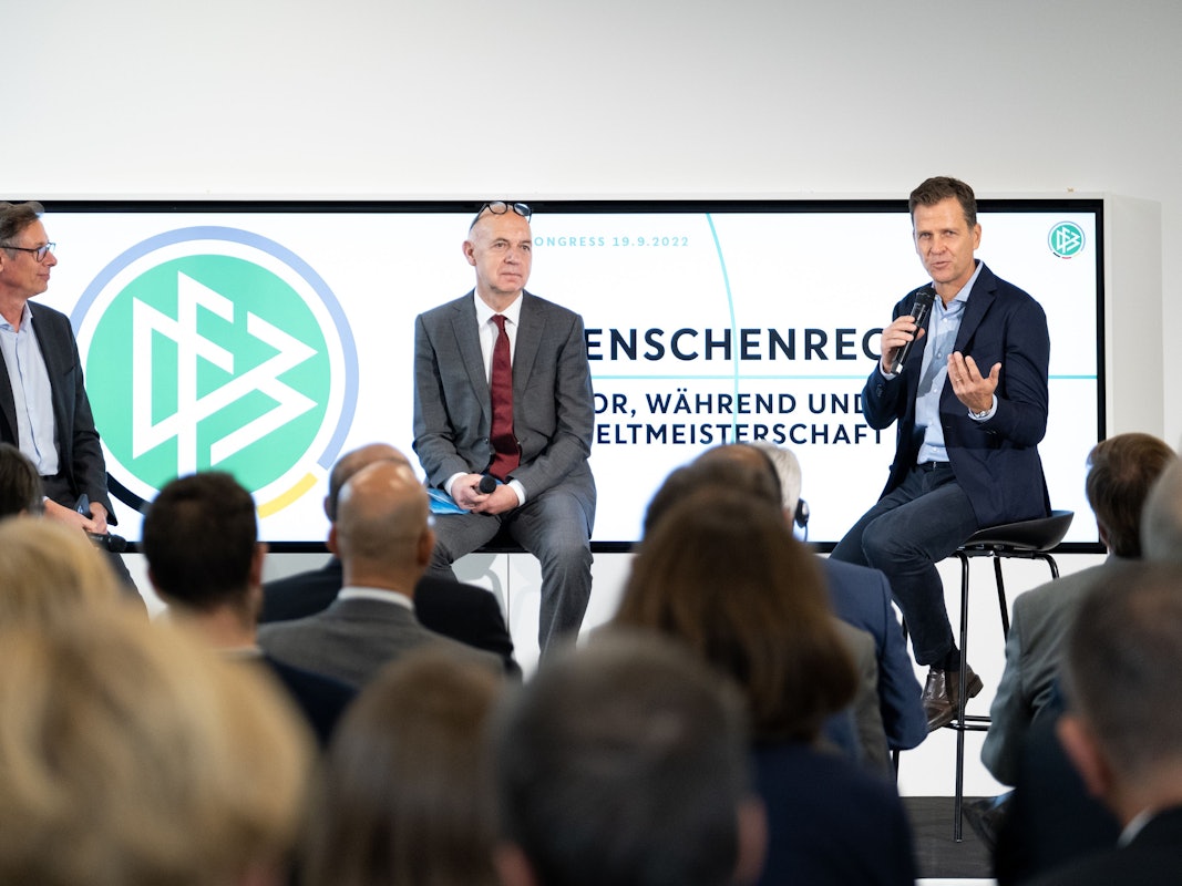 DFB-DFB-Kongress: Sport und Menschenrechte: Maßnahmen vor, während und nach der WM in Katar 2022, 
Steffen Simon, Bernd Neuendorf, Oliver Bierhoff.