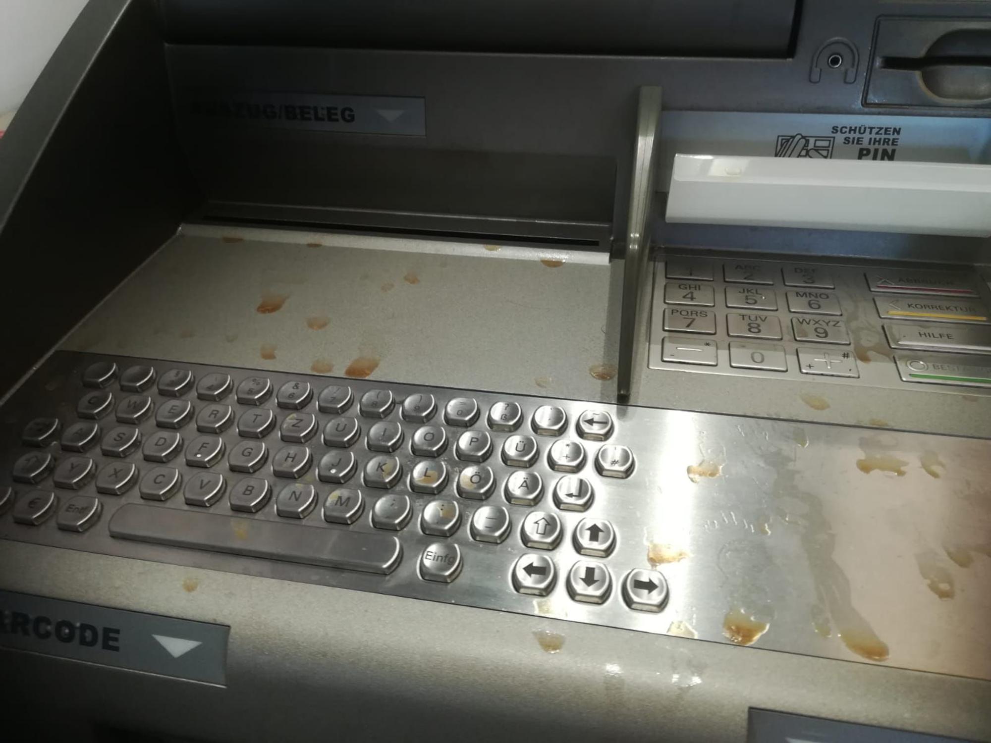 undatiert
Ein vermutzter Geldautomat an der Kreissparkasse Köln am Wiener Platz in Mülheim.
Foto: Jolanta Midani-Dürre