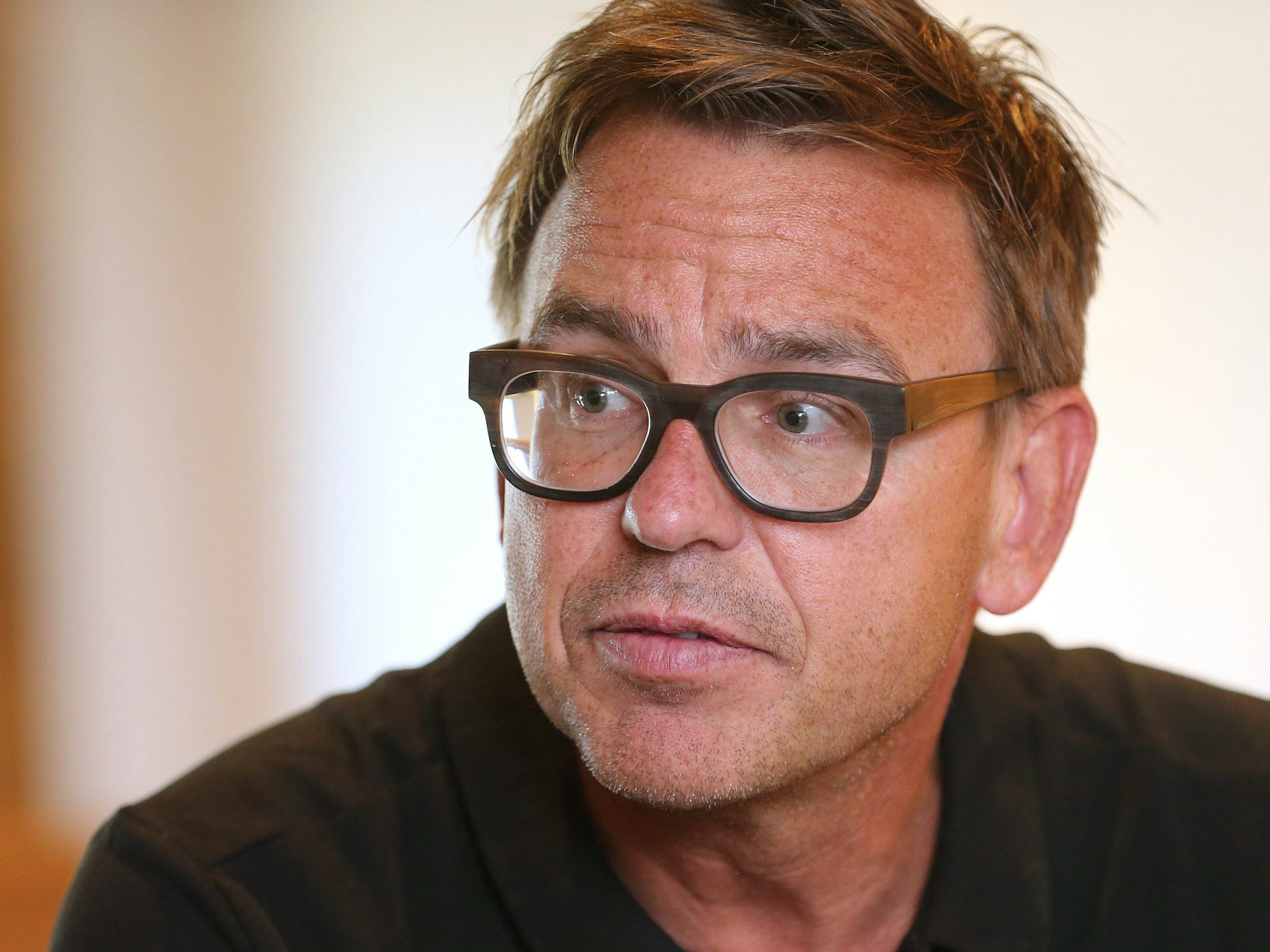 Markus Rejek, damals Geschäftsführer von Arminia Bielefeld, spricht während einer Medienrunde zu Journalisten im Jahr 2020.