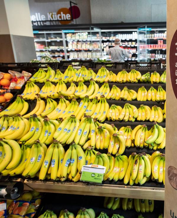 Blick in eine Filiale der Supermarktkette Tegut in Frankfurt am Main (Archivbild von 2020): Der Tegut-Geschäftsführer wirbt in einem Brief an die Regierungen der Bundesländer für kürzere Ladenöffnungszeiten.