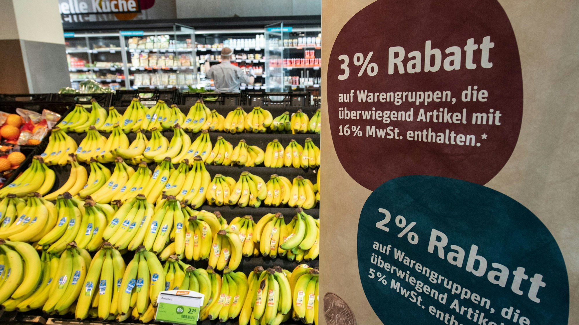Blick in eine Filiale der Supermarktkette Tegut in Frankfurt am Main (Archivbild von 2020): Der Tegut-Geschäftsführer wirbt in einem Brief an die Regierungen der Bundesländer für kürzere Ladenöffnungszeiten.