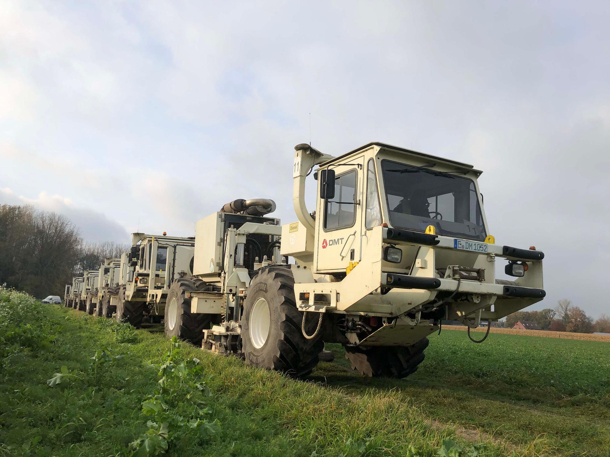 So sehen die Vibro-Trucks aus. Sie messen geothermische Wärme.