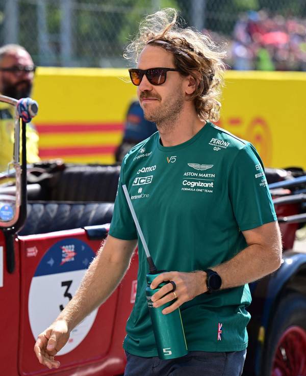 Sebastian Vettel läuft in Monza über die Strecke