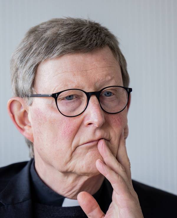 Kölns Erzbischof Rainer Maria Kardinal Woelki bei einem Gespräch im Domforum.